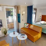 Au Paradis Des Campeurs キャンプ場 4*